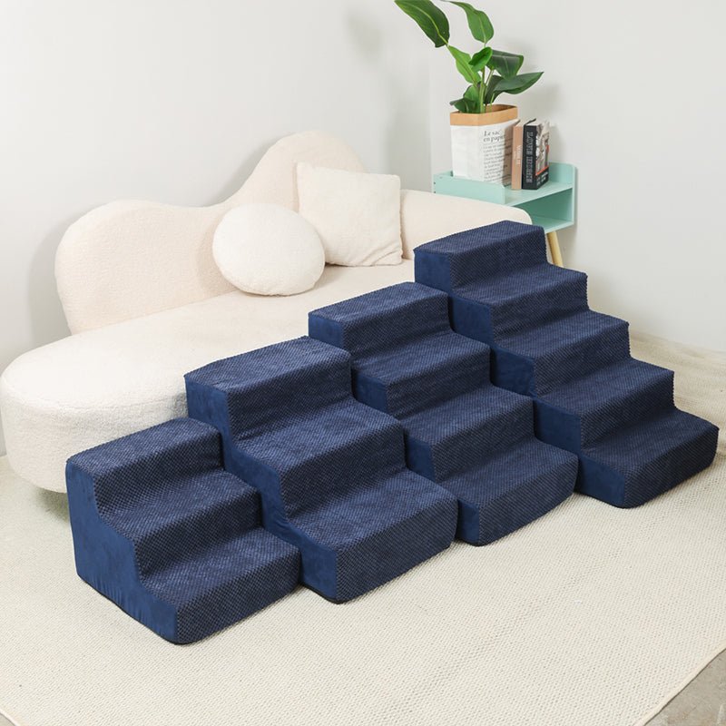 Escaliers pour chien en mousse antidérapante, plusieurs tailles alignées devant canapé, comparaison des hauteurs, Museau Dort