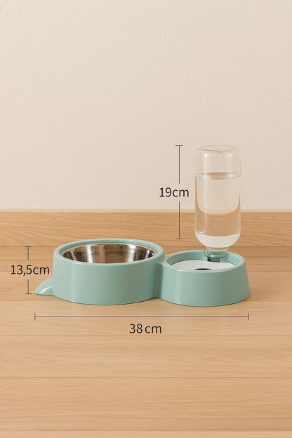 Gamelle verte avec bol en inox et réservoir de 19 cm, dimensions 38 x 13,5 cm. Disponible chez Museau Dort.