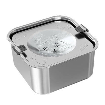 Gamelle pour chien en acier inoxydable 3L avec disque anti-éclaboussure, idéale pour garder l’eau propre et éviter les débordements. Disponible chez Museau Dort.