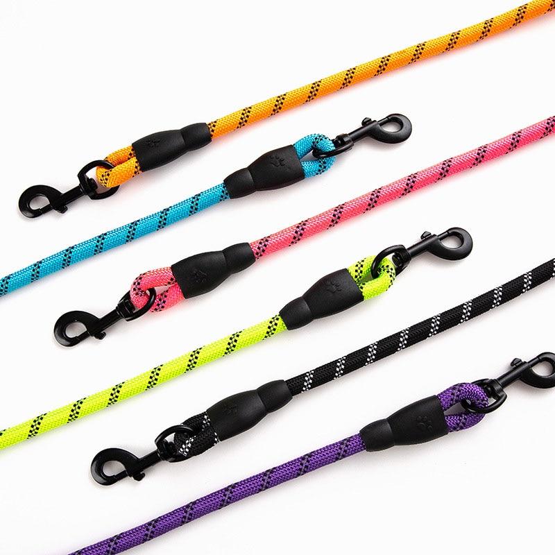 Laisses pour chien en nylon tressé disponibles en plusieurs couleurs avec mousqueton rotatif. Museau Dort
