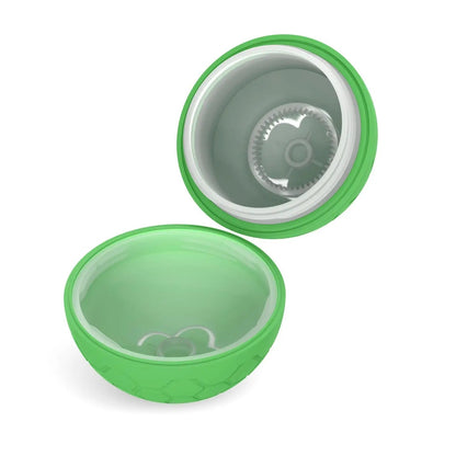 Coquille de rechange verte pour balle interactive pour chien, sans mécanisme. Disponible chez Museau Dort

