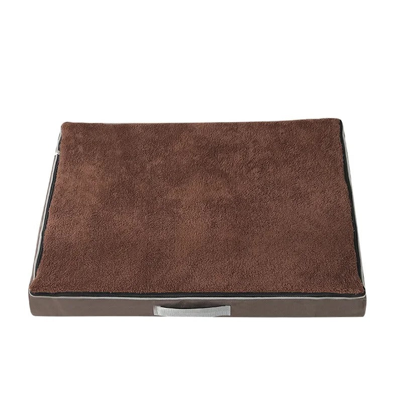 Coussin orthopédique marron pour chien – mousse mémoire de forme idéale pour soulager les articulations des chiens âgés. Disponible chez Museau Dort