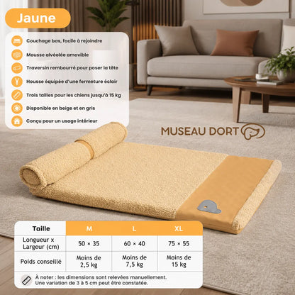 Coussin pour chien jaune avec traversin, tailles M à XL et caractéristiques pour petit chien âgé jusqu’à 15 kg.