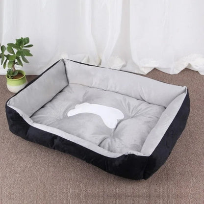 Coussin pour chien lavable gris et noir, moelleux et élégant, idéal pour un repos confortable et propre. Museau Dort.