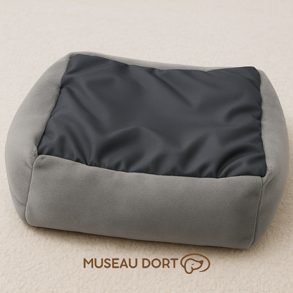 Dessous du coussin gris antidérapant du lit Totoro pour chien, matière imperméable et robuste Museau Dort