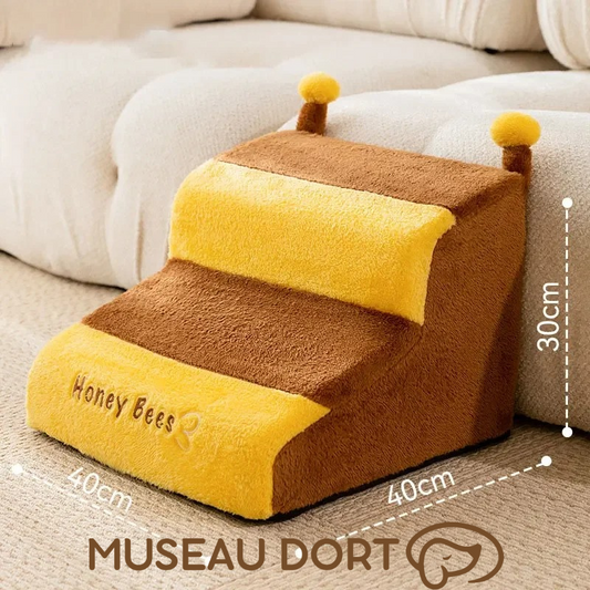 Escalier antidérapant motif abeille pour chien, 2 marches, dimensions 40x40x30 cm. Disponible chez Museau Dort