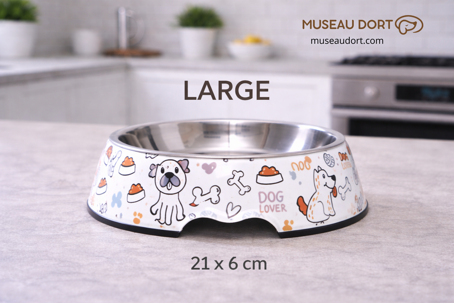 Gamelle pour chien en inox antidérapante taille Large 21 x 6 cm, posée sur plan de travail de cuisine moderne, Museau Dort