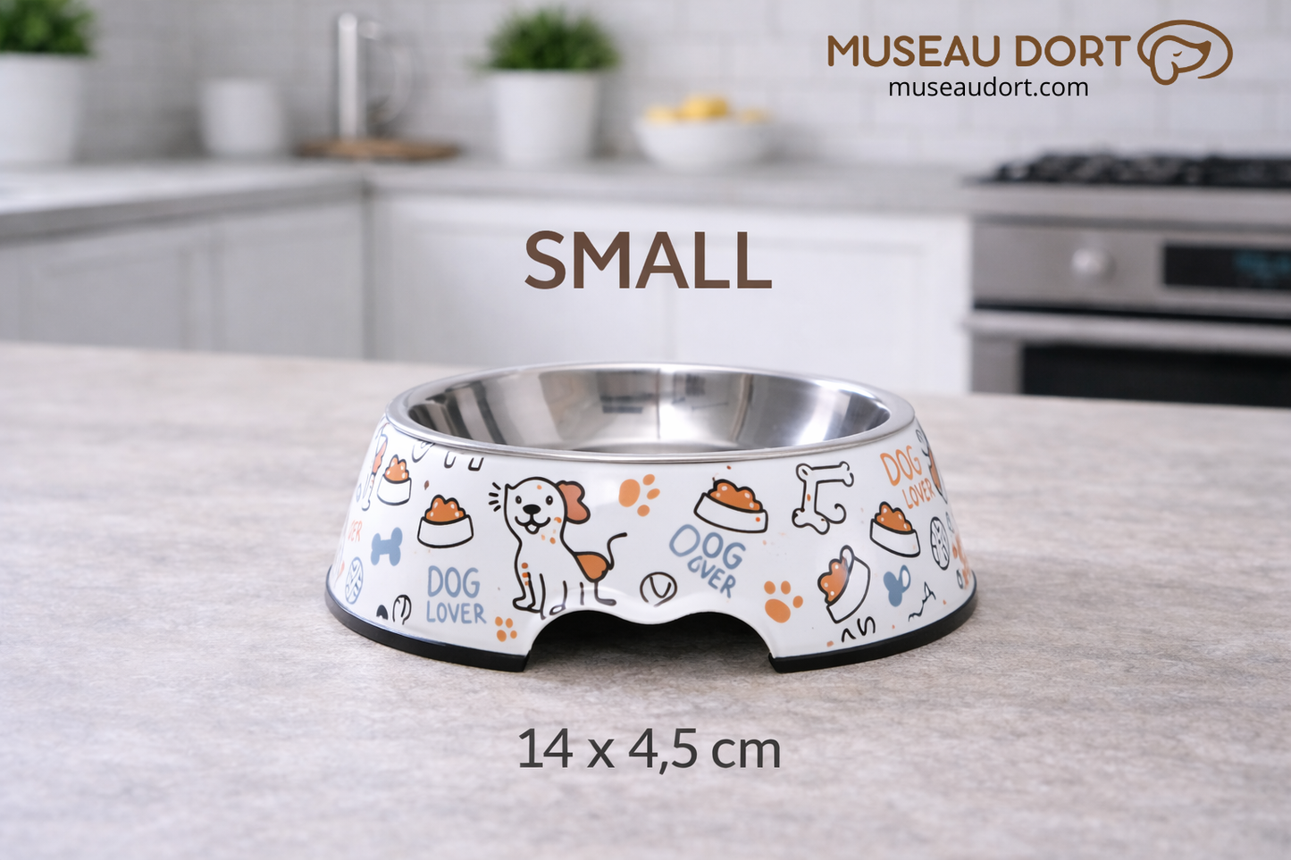 Gamelle pour chien en inox antidérapante taille Small 14 x 4,5 cm, posée sur plan de travail de cuisine moderne, Museau Dort