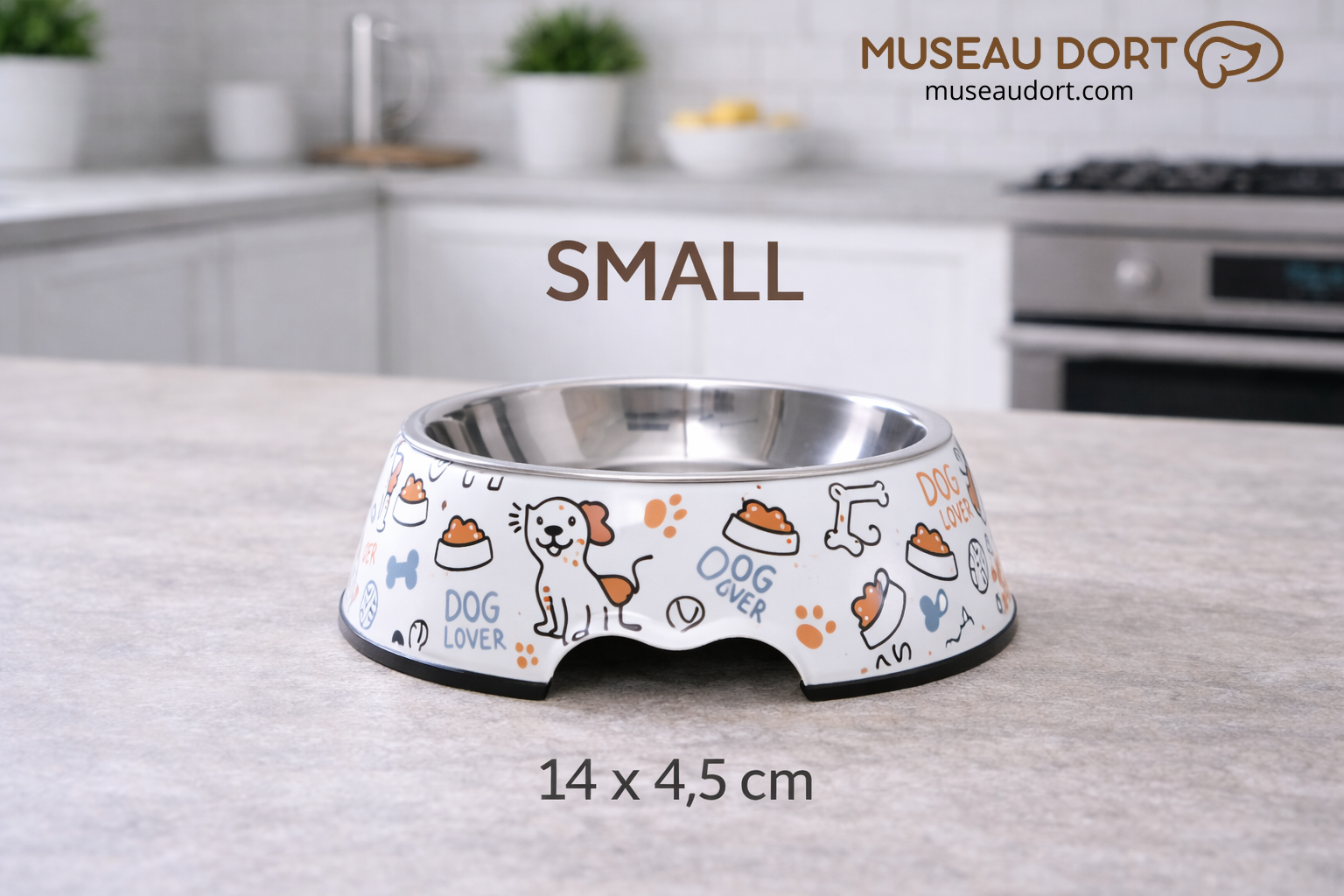 Gamelle pour chien en inox antidérapante taille Small 14 x 4,5 cm, posée sur plan de travail de cuisine moderne, Museau Dort