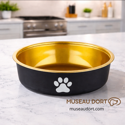Gamelle pour chien en acier inoxydable coloris or, stable et hygiénique, sur plan de travail de cuisine moderne – Museau Dort