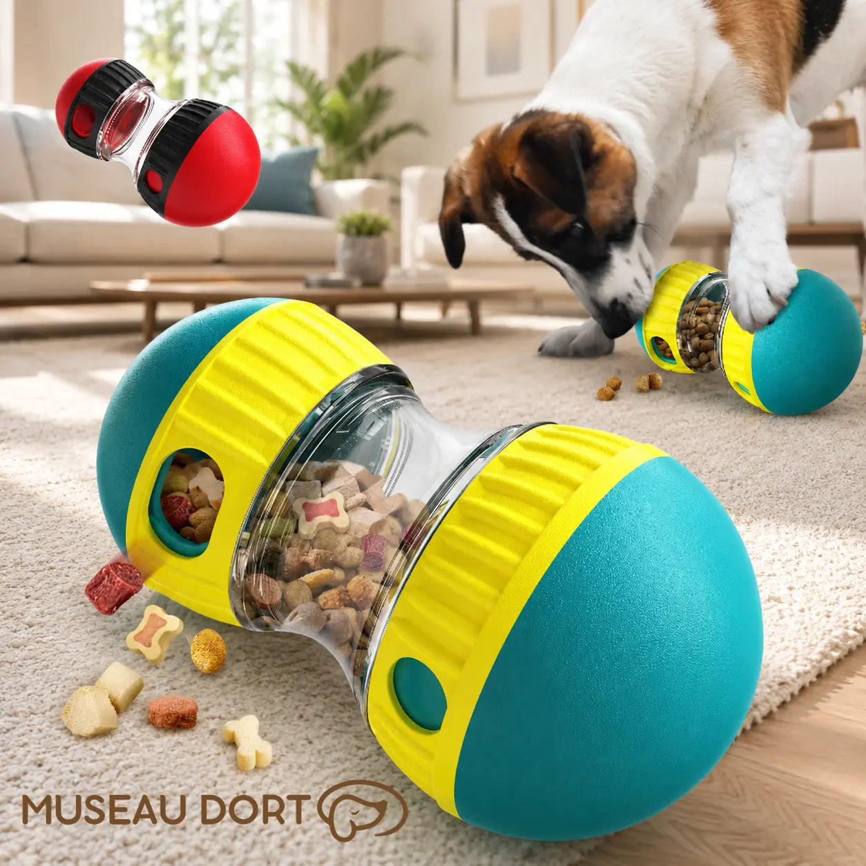 Chien jouant avec un jouet distributeur de croquettes bleu et jaune dans un salon moderne
