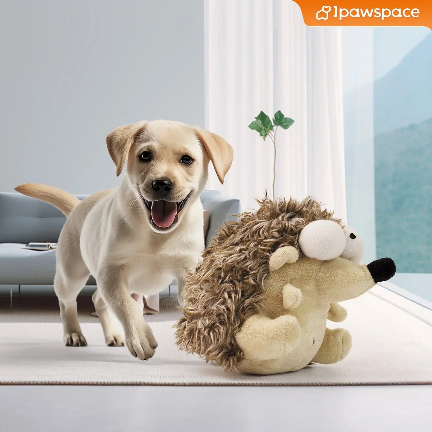 Chien labrador courant vers un jouet en peluche interactif pour stimuler le jeu et occuper les chiens en intérieur,