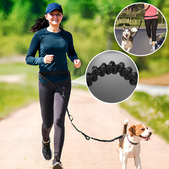 Jeune femme faisant son jogging avec son chien sur un sentier par une belle journée ensoleillé, elle porte de la legging grise et un chandail à manche longe vert foncé et une casquette bleu 