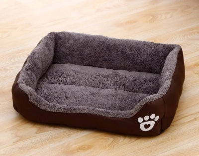 Lit et coussin pour chien marron, moelleux et lavable avec base antidérapante – Disponible chez Museau Dort