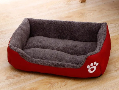 Lit et coussin pour chien rouge, moelleux et lavable avec rebords confortables – Disponible chez Museau Dort