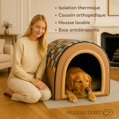 Niche d’intérieur pour grand chien senior avec femme blonde assise et golden endormi, avantages affichés en salon – Museau Dort