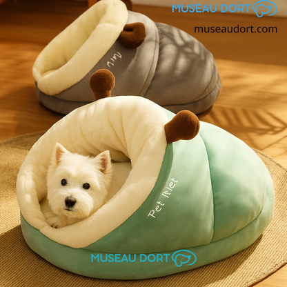 Westie dans un panier chien cocon moelleux vert, couchage chaud et confortable pour petit chien senior – Museau Dort