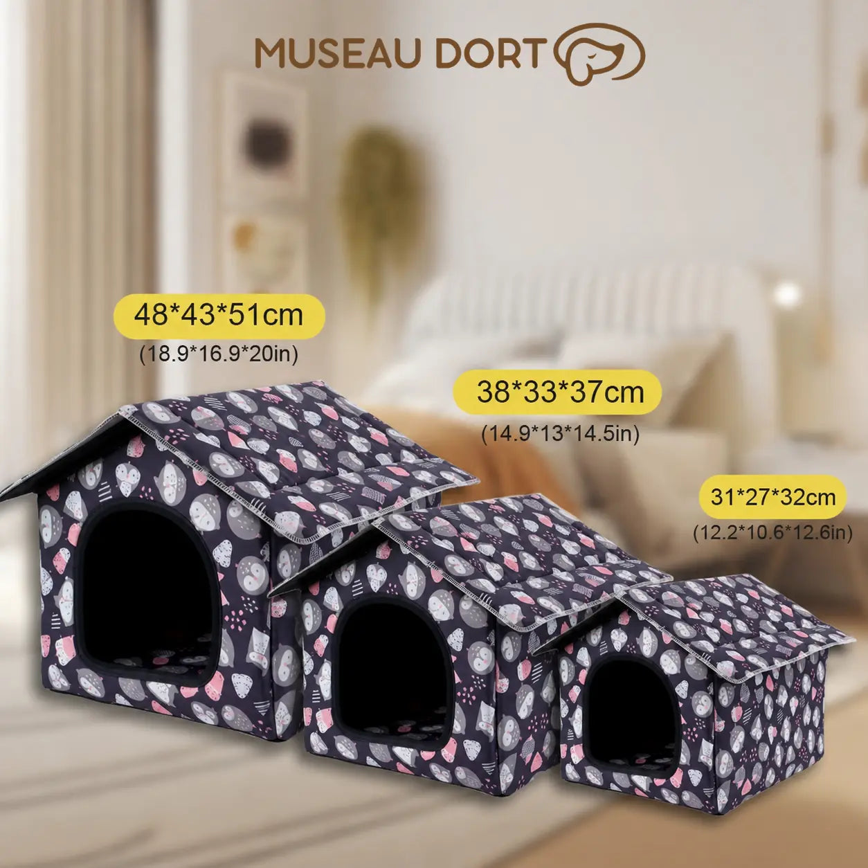 Trois tailles de niche intérieure Maison Hibou pour chien, avec dimensions S, M et L dans un salon lumineux.