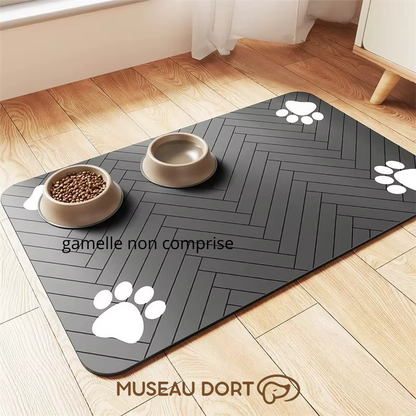 Tapis gamelle chien antidérapant gris protégeant le sol de l’eau et des croquettes, gamelle non incluse, Museau Dort