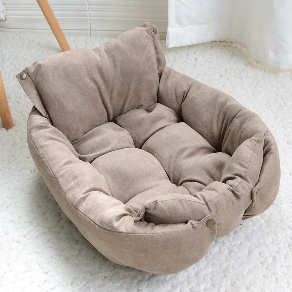 Tapis pour chien marron, moelleux et modulable, utilisable en lit ou canapé, parfait pour un intérieur cosy. Museau Dort.
