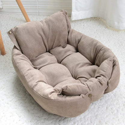 Tapis pour chien marron, moelleux et modulable, utilisable en lit ou canapé, parfait pour un intérieur cosy. Museau Dort.